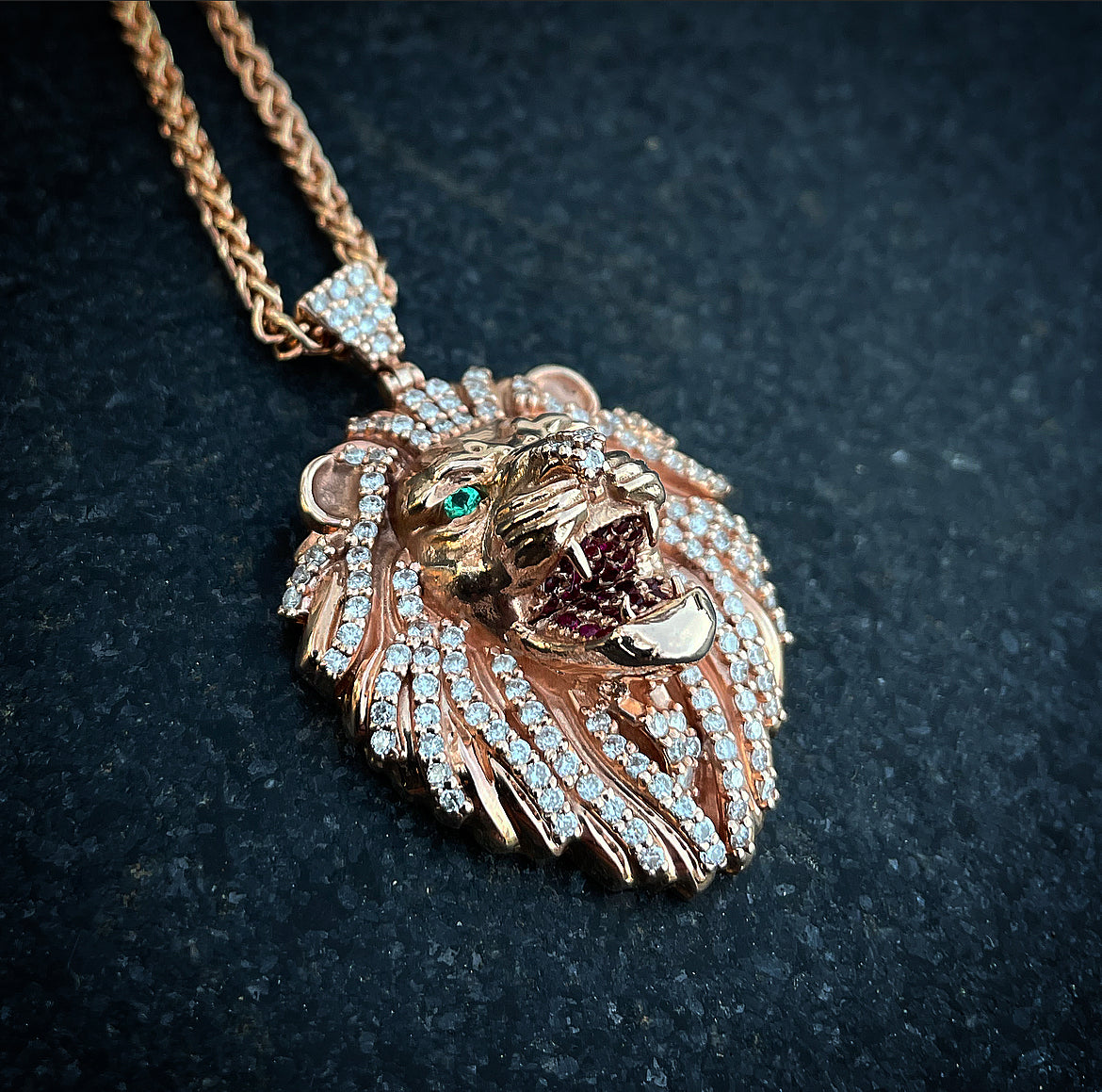 Neméos Pendant